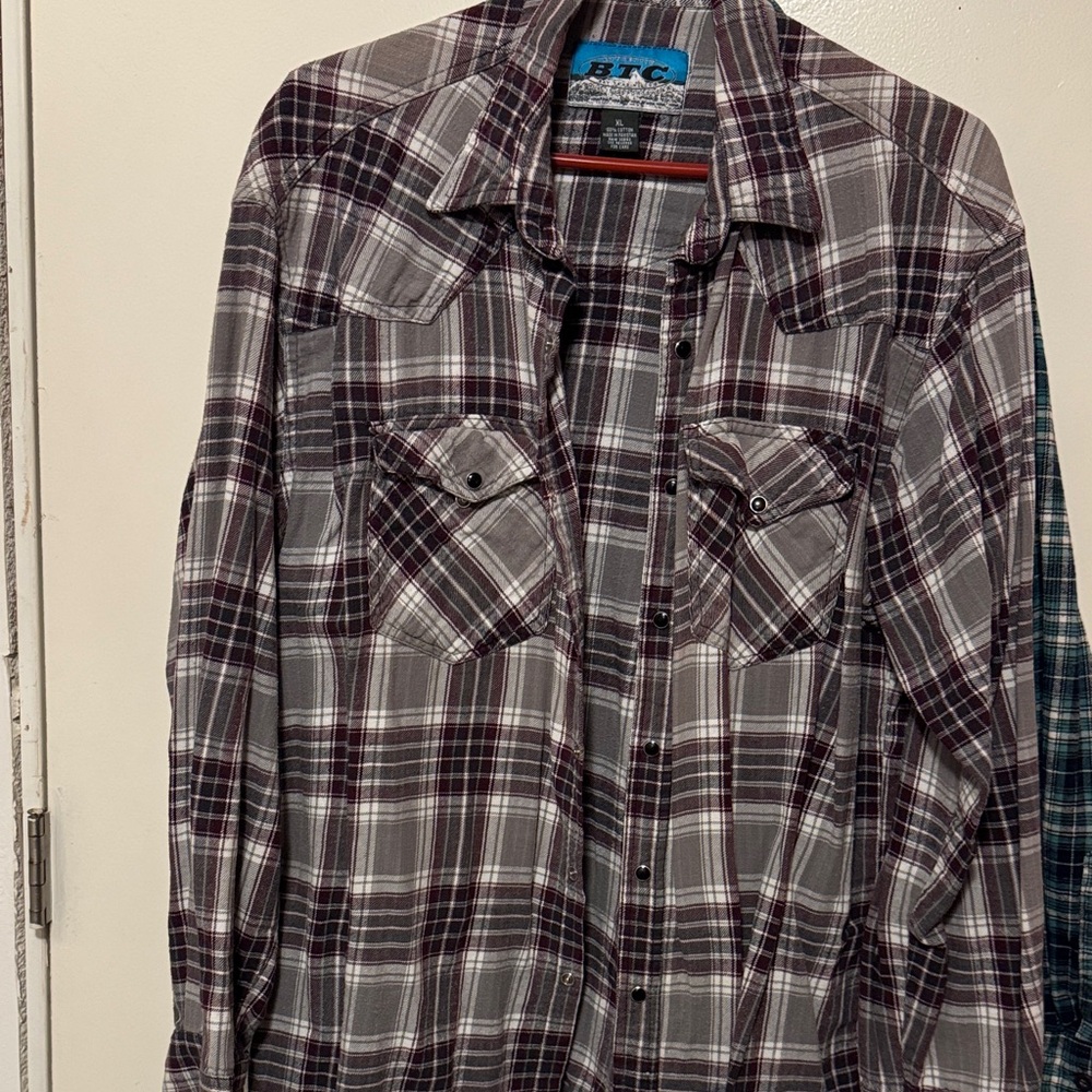 TC Women's Gray & Burgundy Plaid Button-Down Shirt